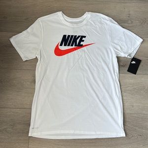 Nike Mens Graphic Size Large White Shirt